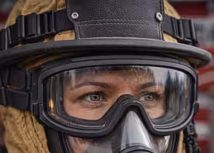 Protección Visual para Bomberos: Goggles, Pantallas y Lentes según ANSI Z87.1, NFPA 1970 y NFPA 1950 — Guía Técnica 2026