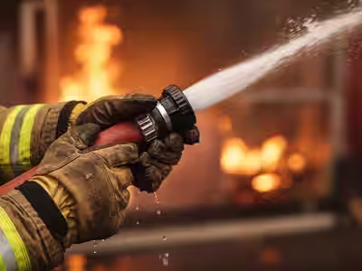 Guantes HAZMAT NFPA 1991 — Látex Natural Alta Sensibilidad Táctil - Guantes HAZMAT NFPA 1991 certificados con permeación ASTM F739